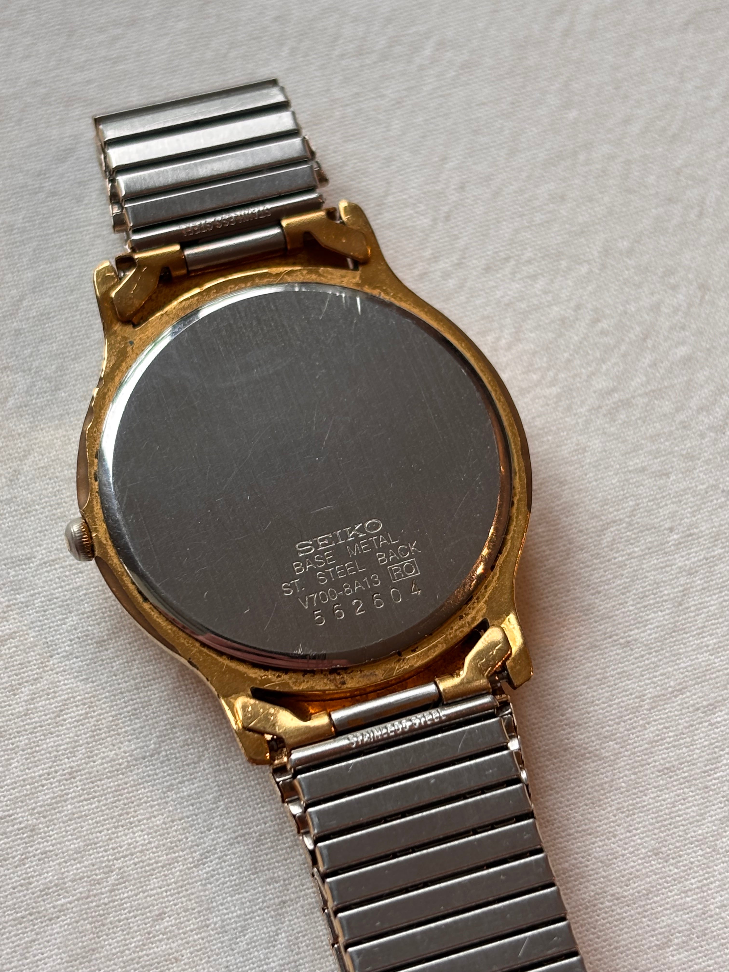 Seiko Vintage Gold Tone Quartz Watch – Stretch Bracelet