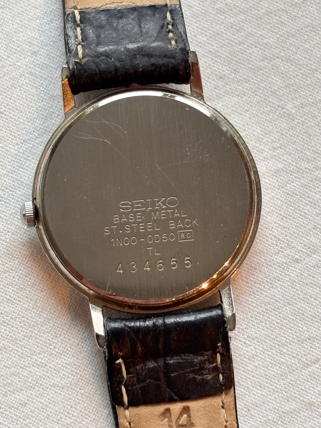 Seiko Quartz Vintage Dress Watch – Silver Dial – Classic Leather Strap