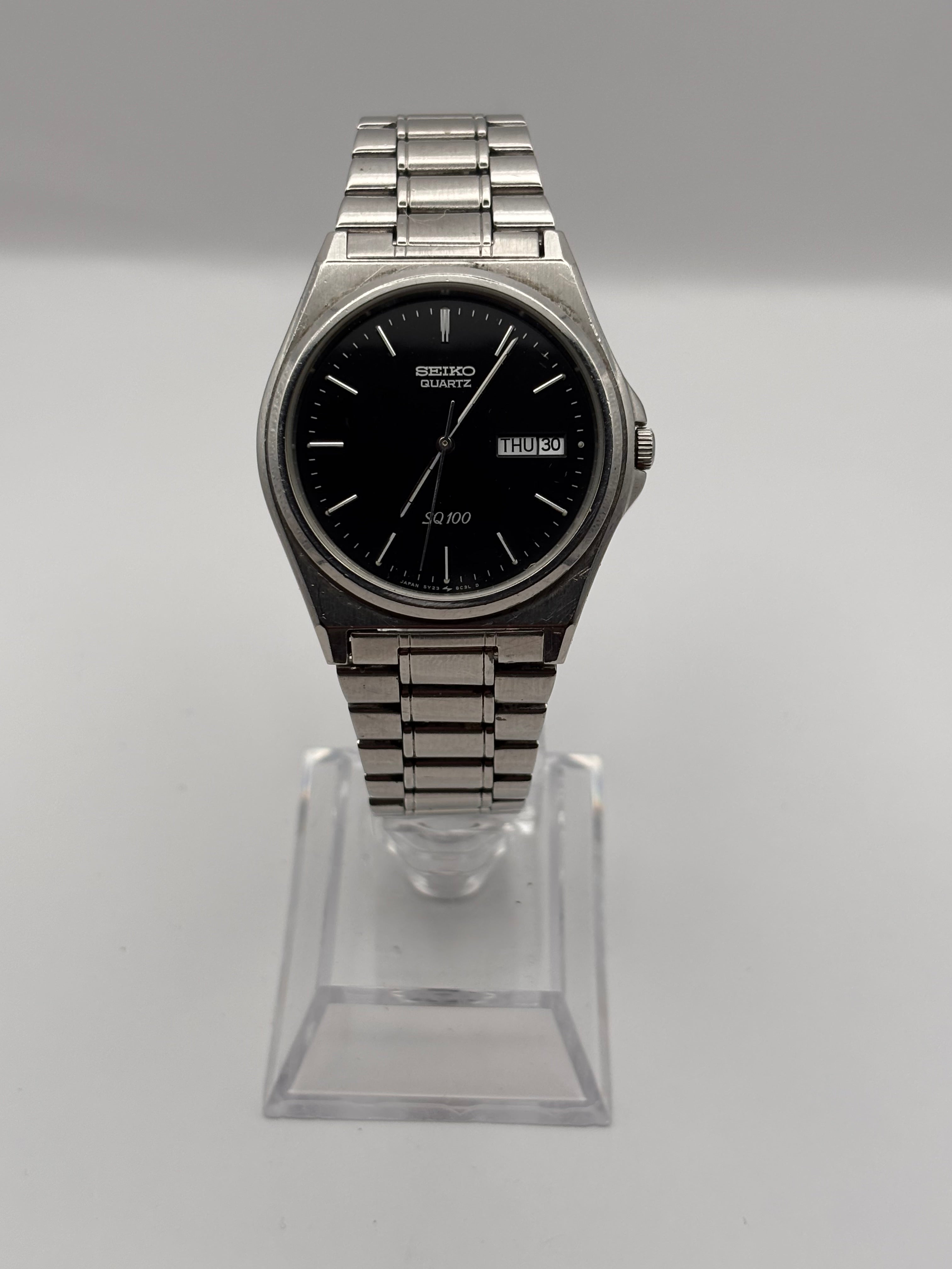 Seiko SQ100 5Y23-8A50 Vintage Quartz Watch Day-Date Stainless Steel