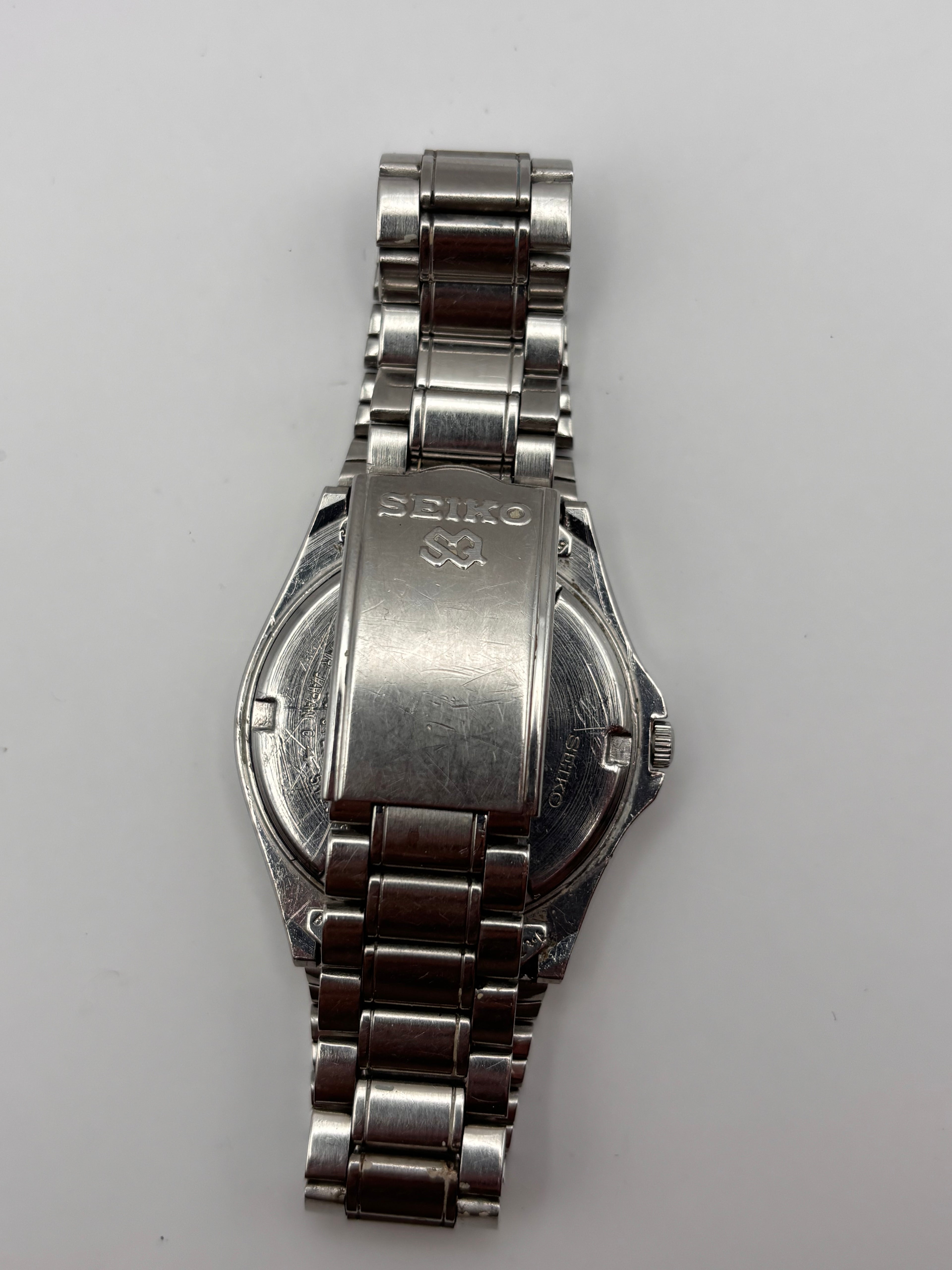 Seiko SQ100 5Y23-8A50 Vintage Quartz Watch Day-Date Stainless Steel