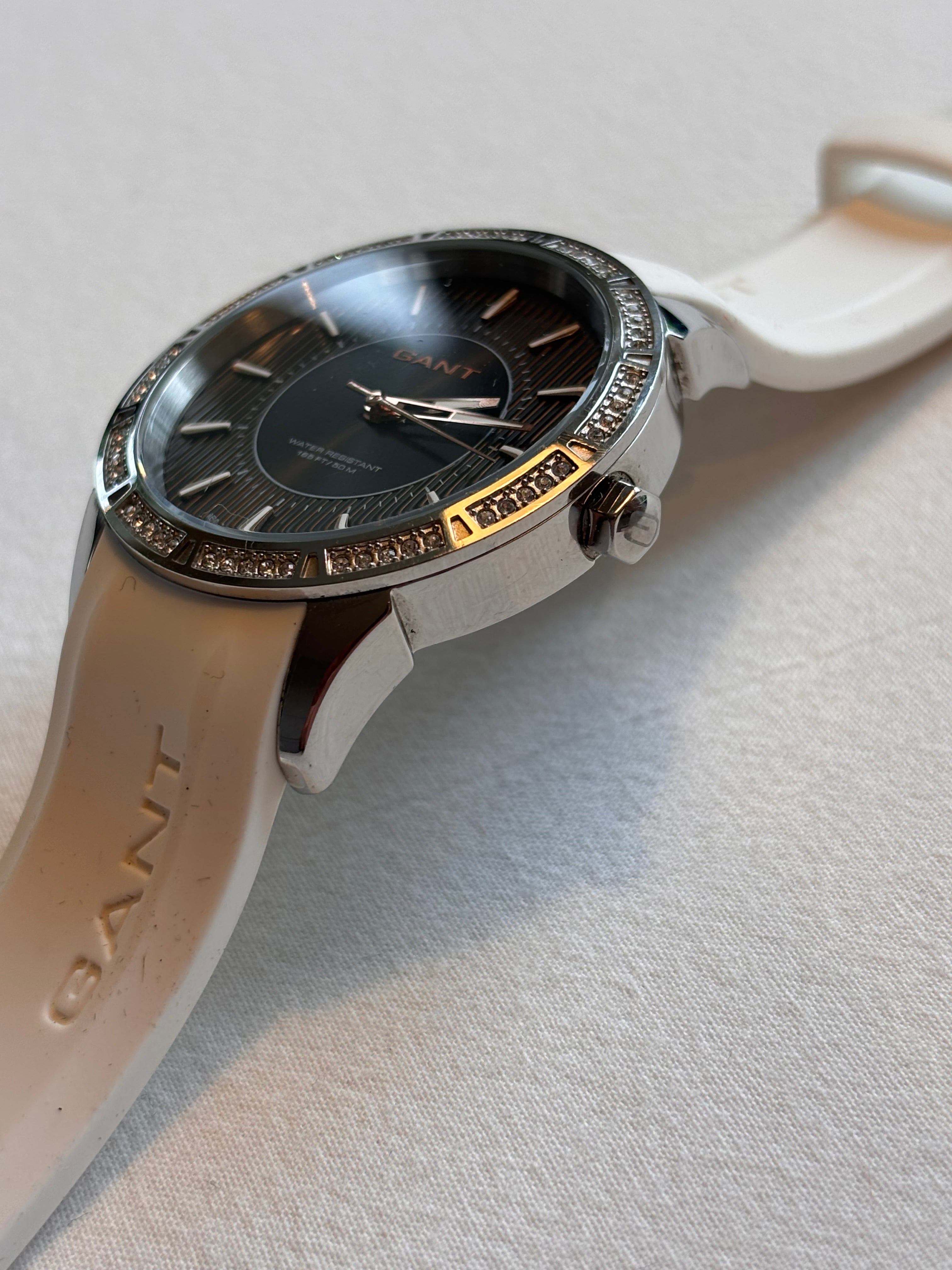 GANT Ladies Crystal Bezel Watch – White Silicone Strap – 50M Water Resistant