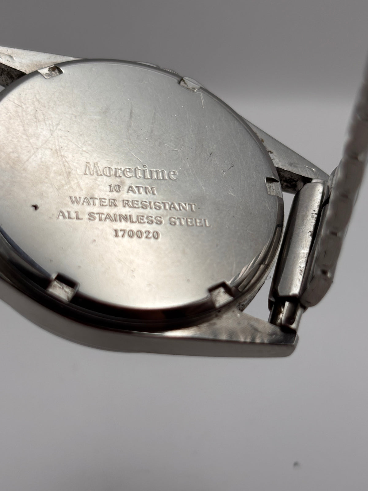 Moretime quartz watch case back and bracelet