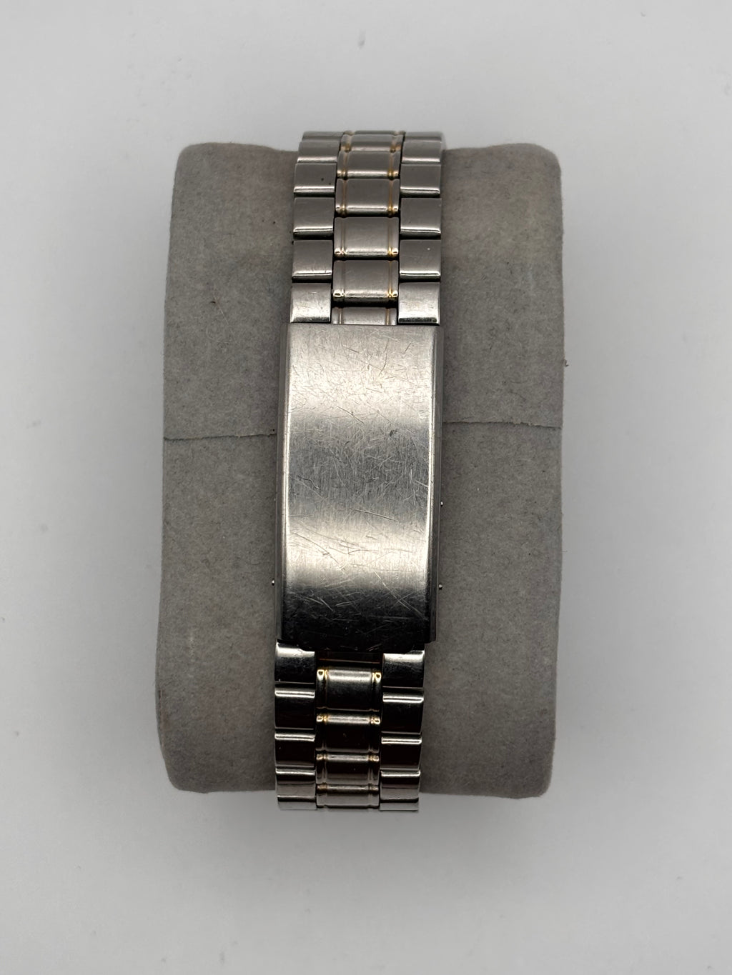 Moretime quartz watch side and bracelet view