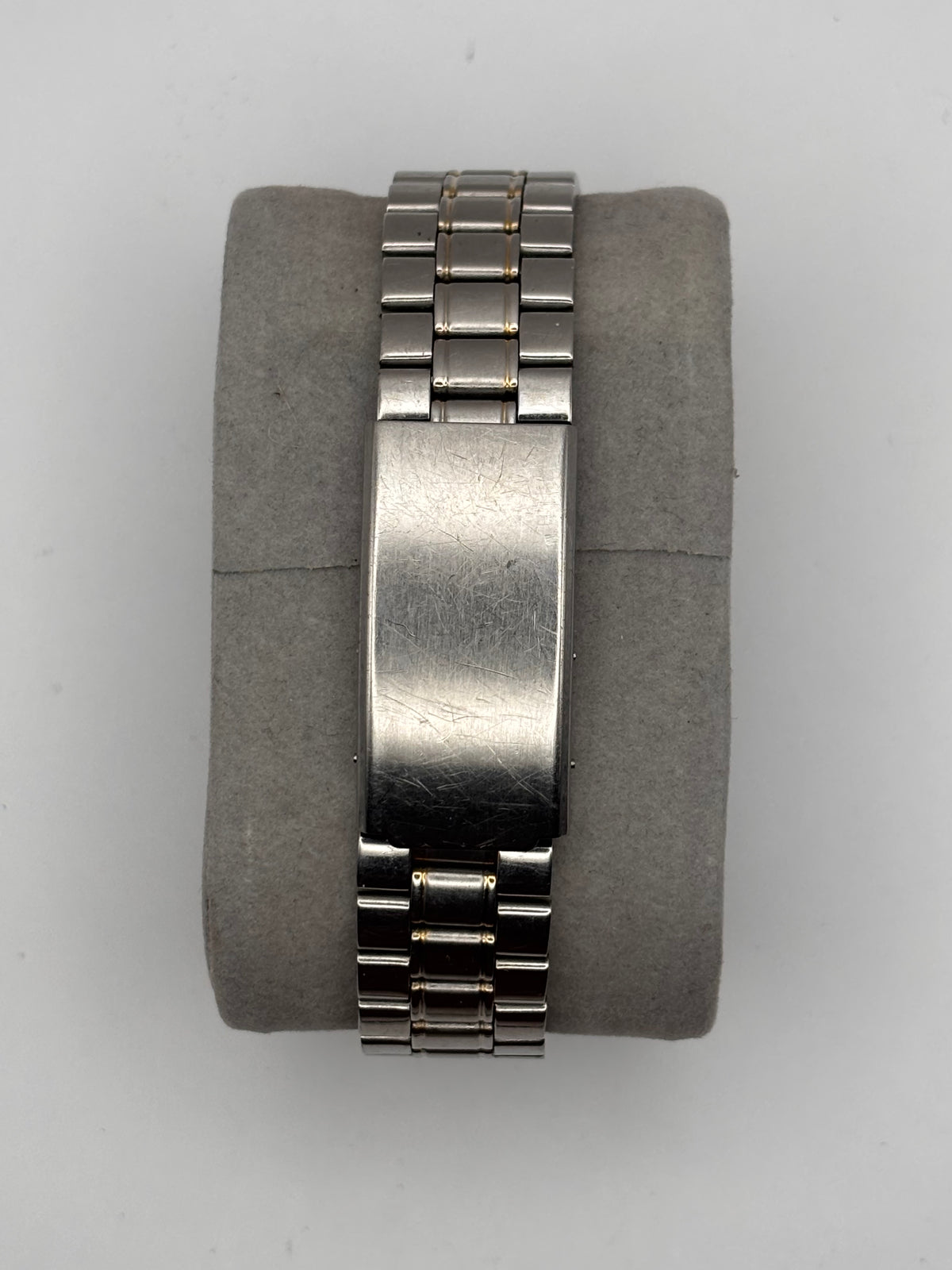 Moretime quartz watch side and bracelet view