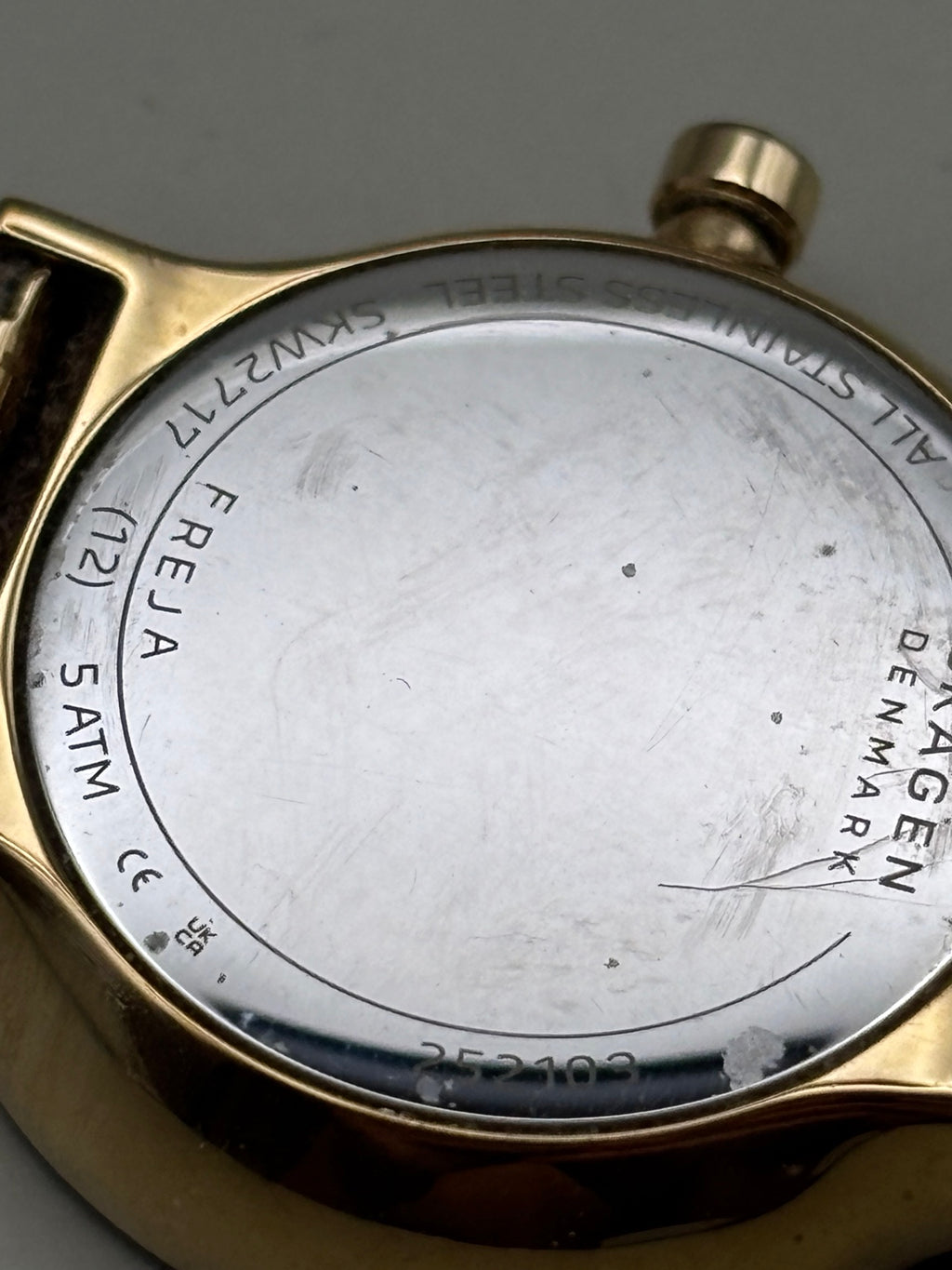 Skagen SKW2717 stainless steel caseback reference
