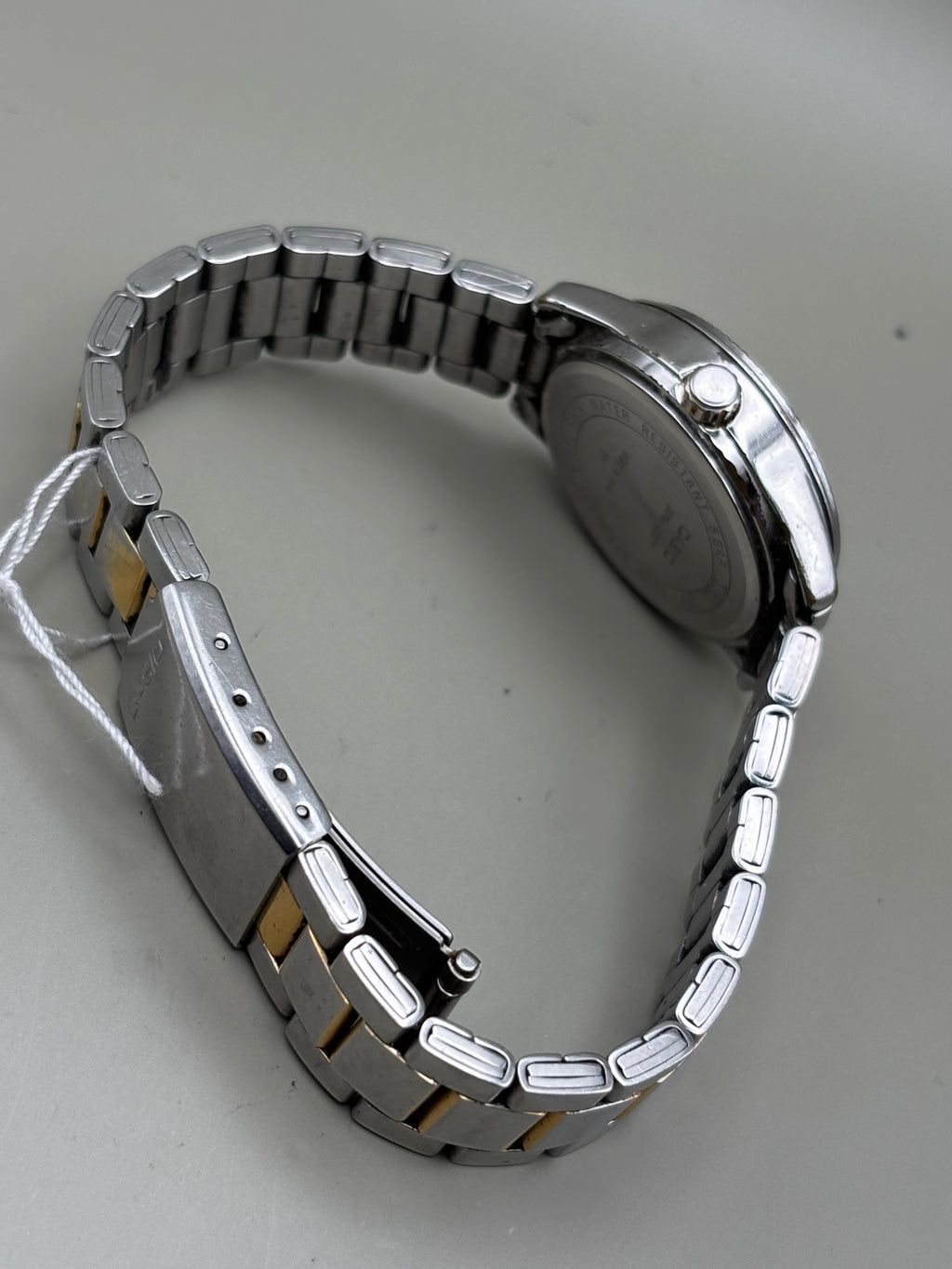 Casio LTP-1302 bracelet side and caseback