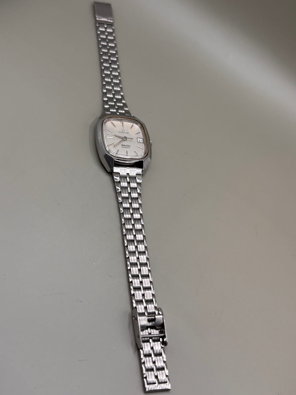 Eterna Selektion Quartz full watch view