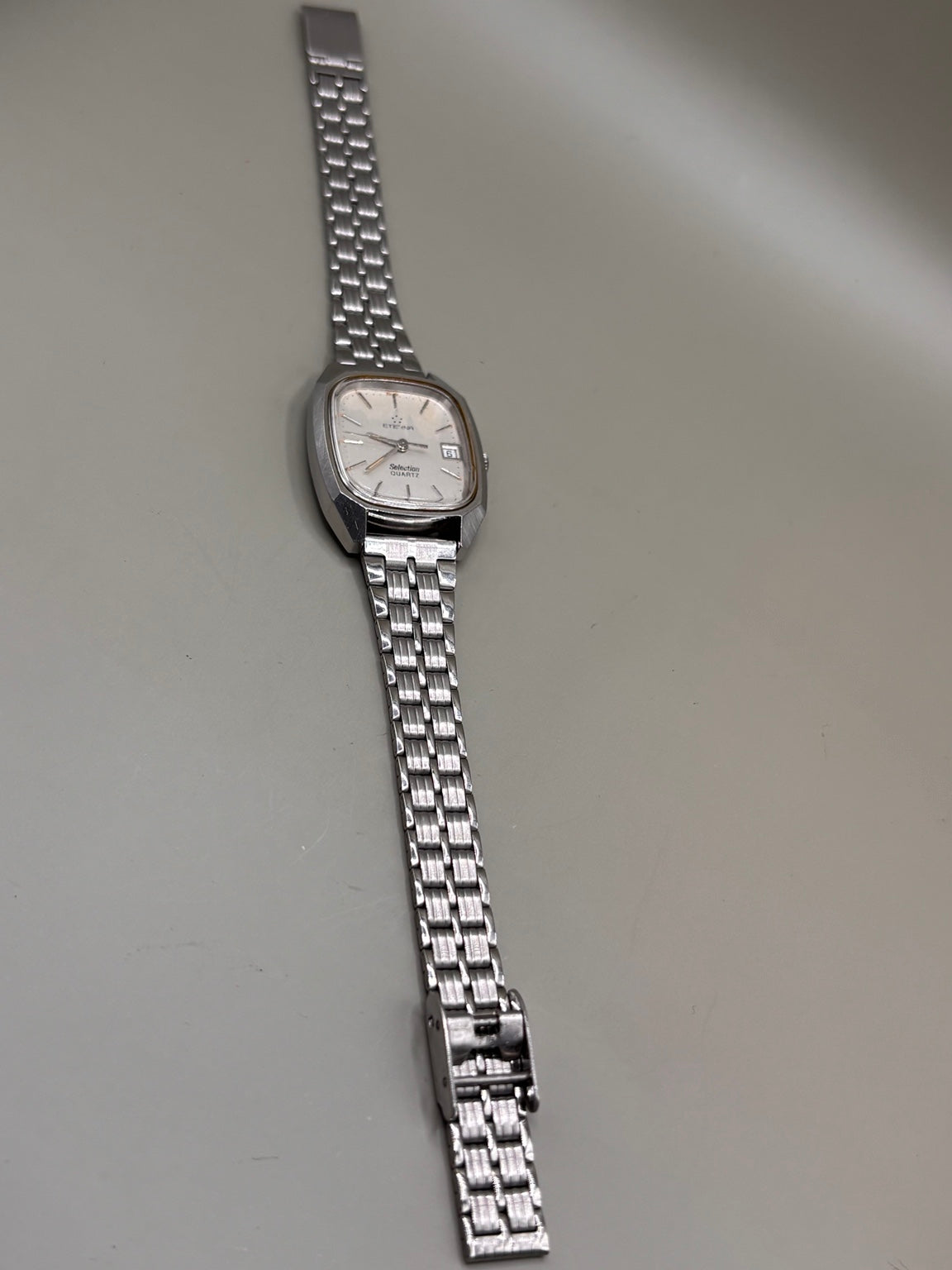 Eterna Selektion Quartz full watch view