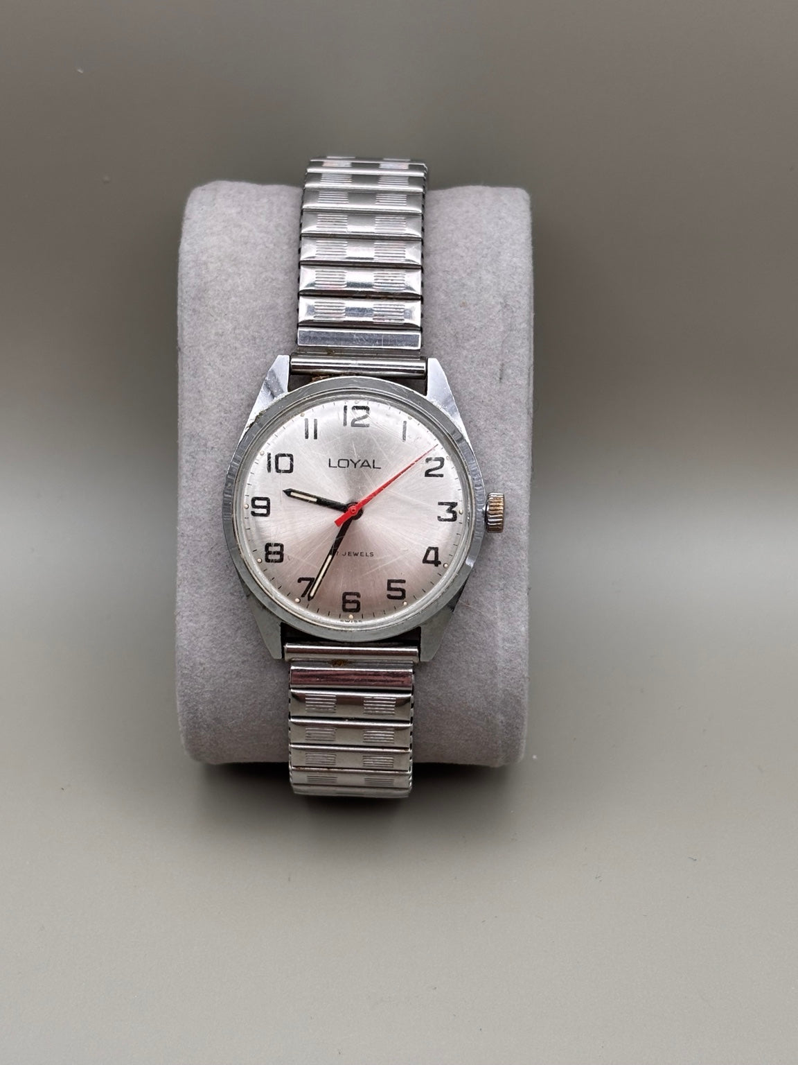 Loyal 17 Jewels vintage mechanical watch silver dial front