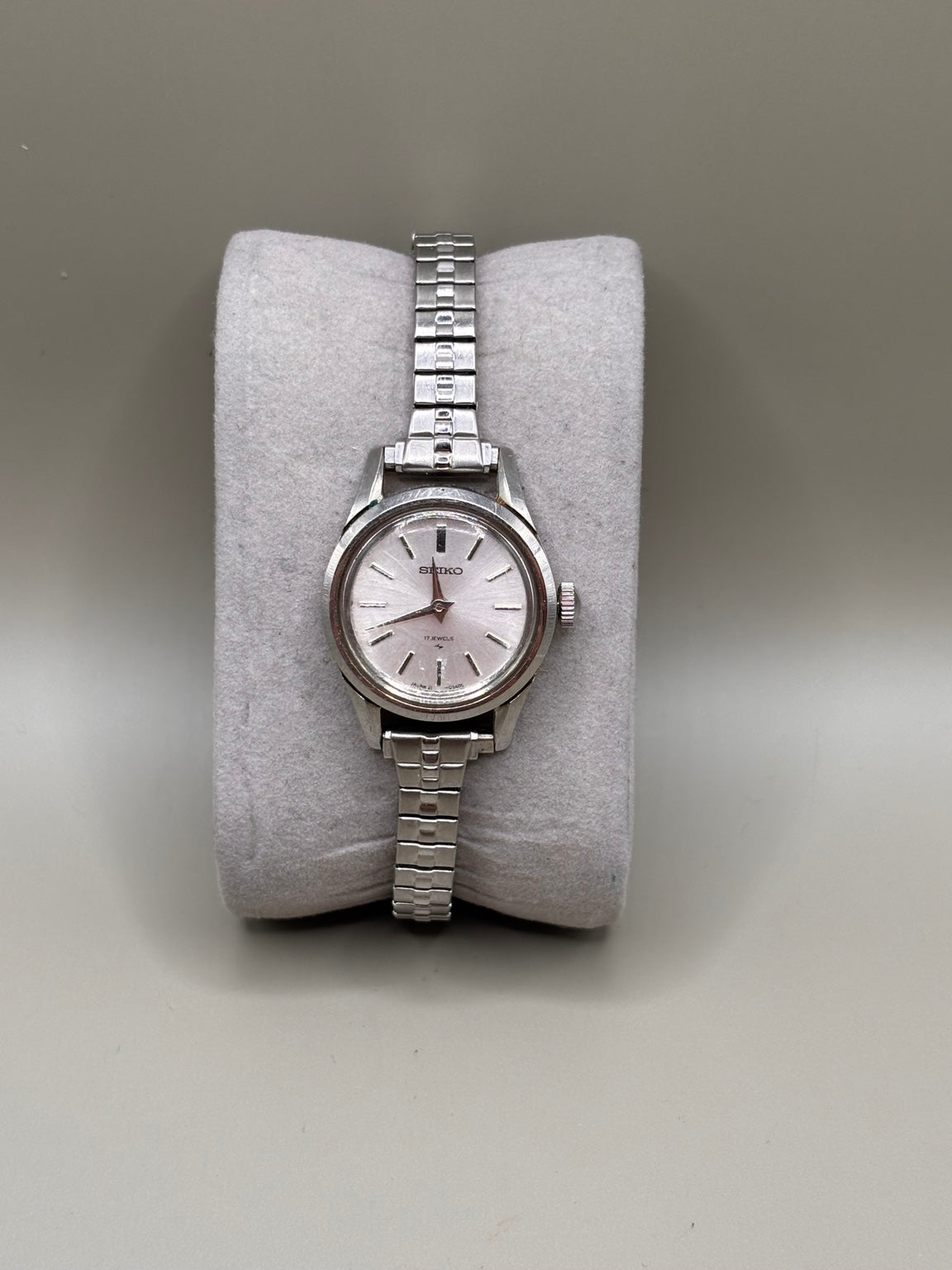 Seiko 21-0062 17 Jewels manual wind view 1