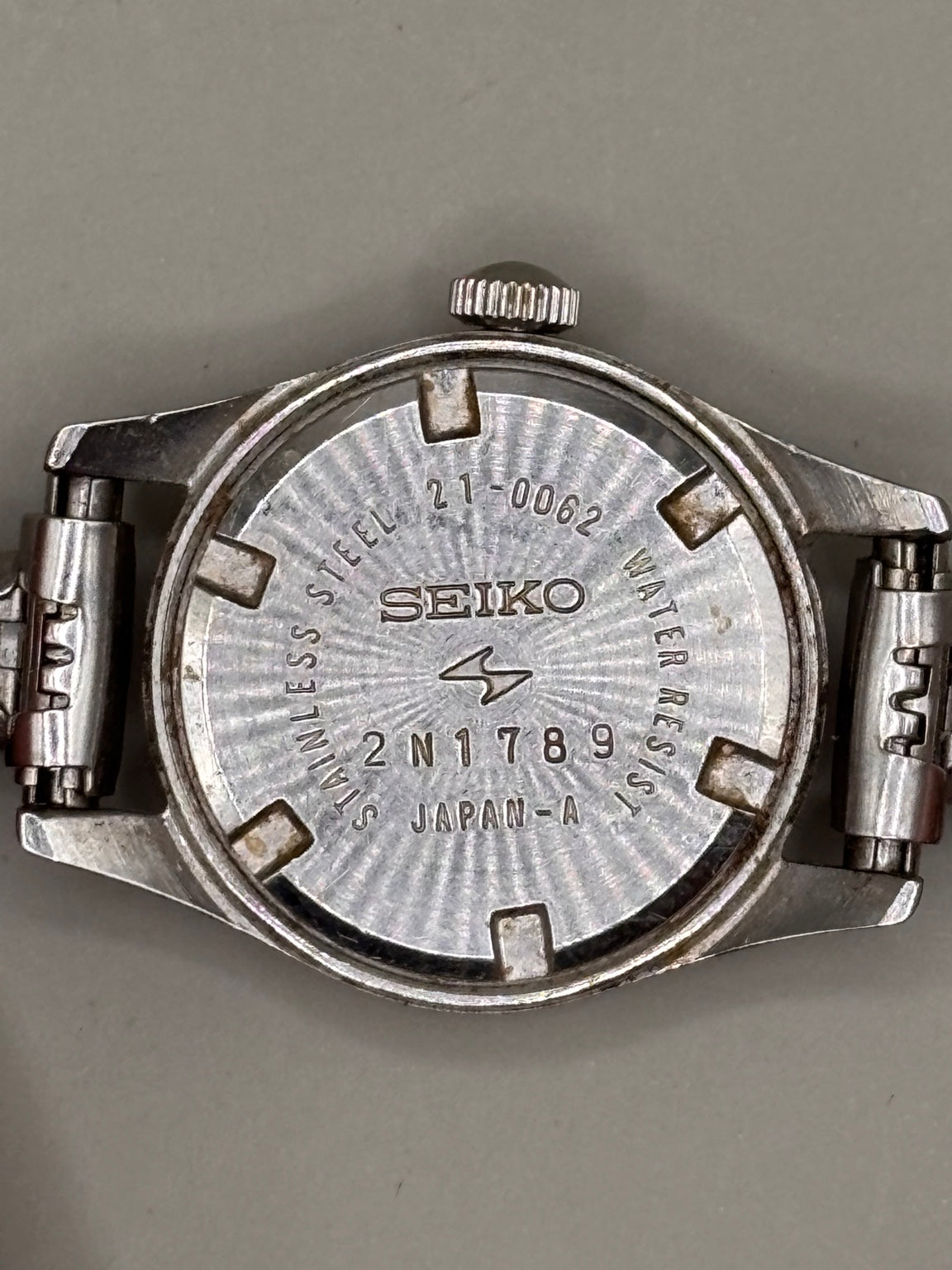 Seiko 21-0062 17 Jewels manual wind view 5