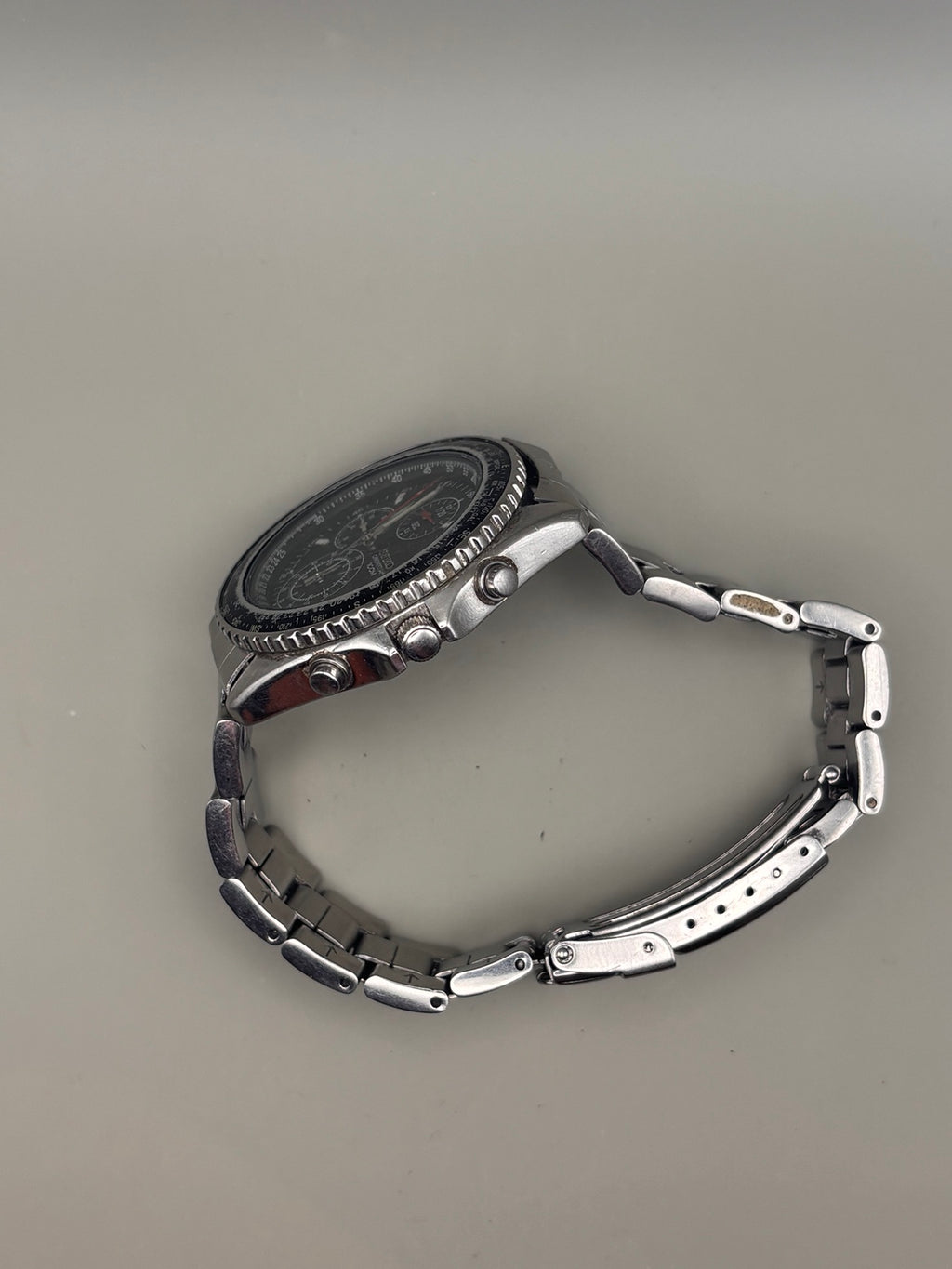 Seiko Chronograph crown and pushers side view