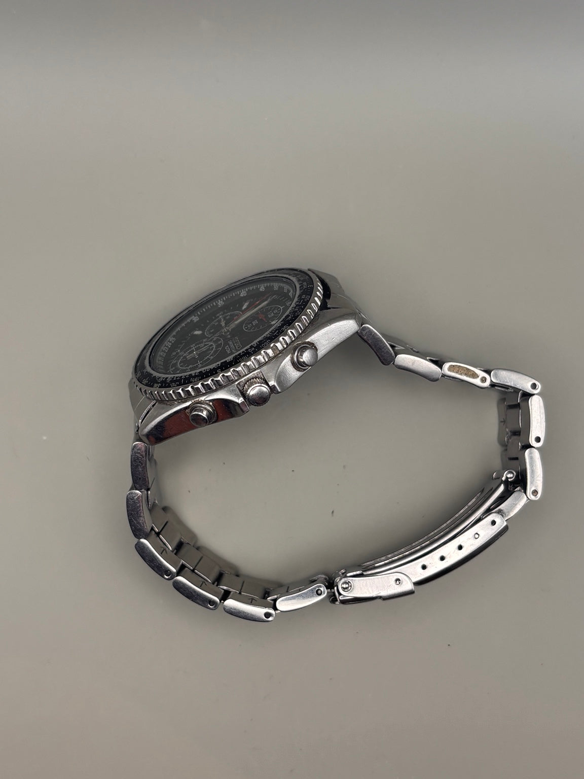 Seiko Chronograph crown and pushers side view