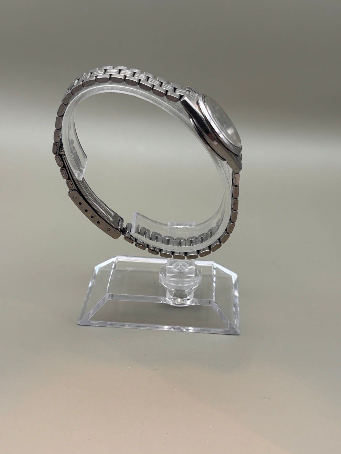 Seiko ladies quartz watch case and bracelet side