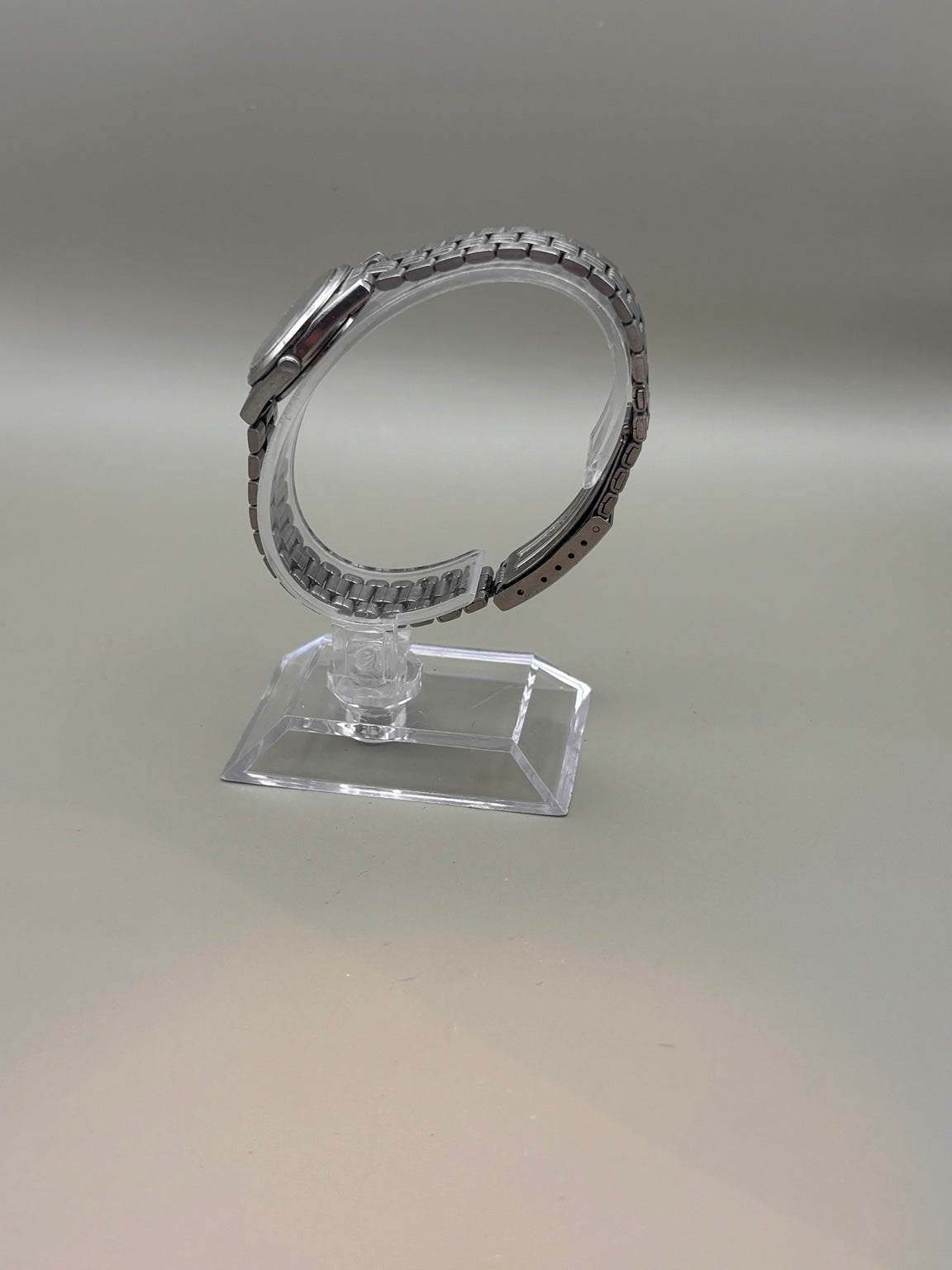 Seiko ladies quartz watch bracelet side view