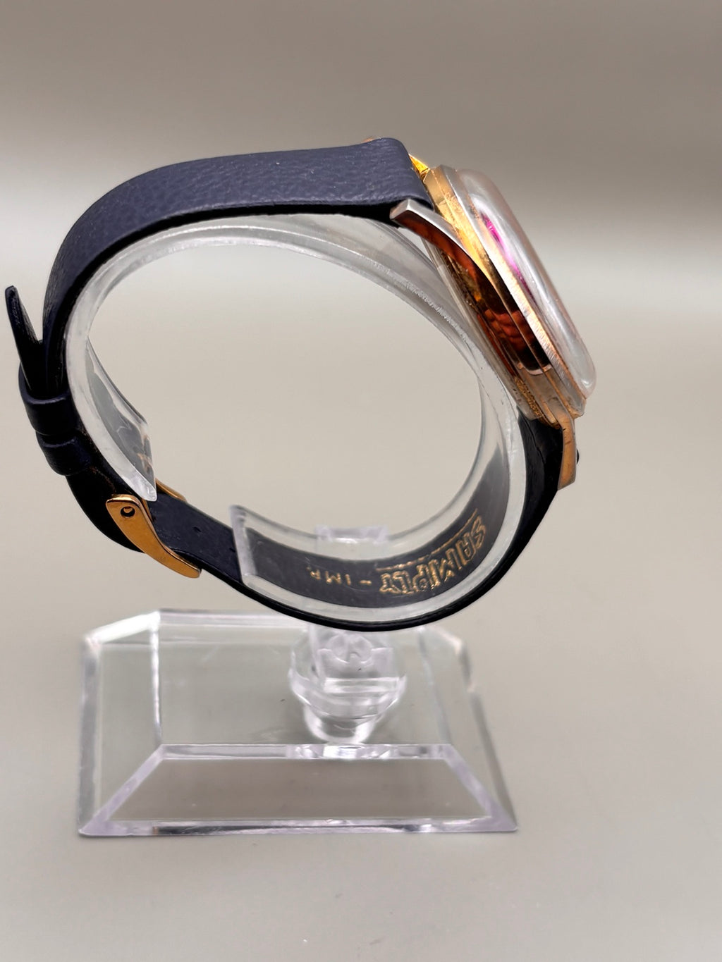 Sexmosa Swiss watch side profile