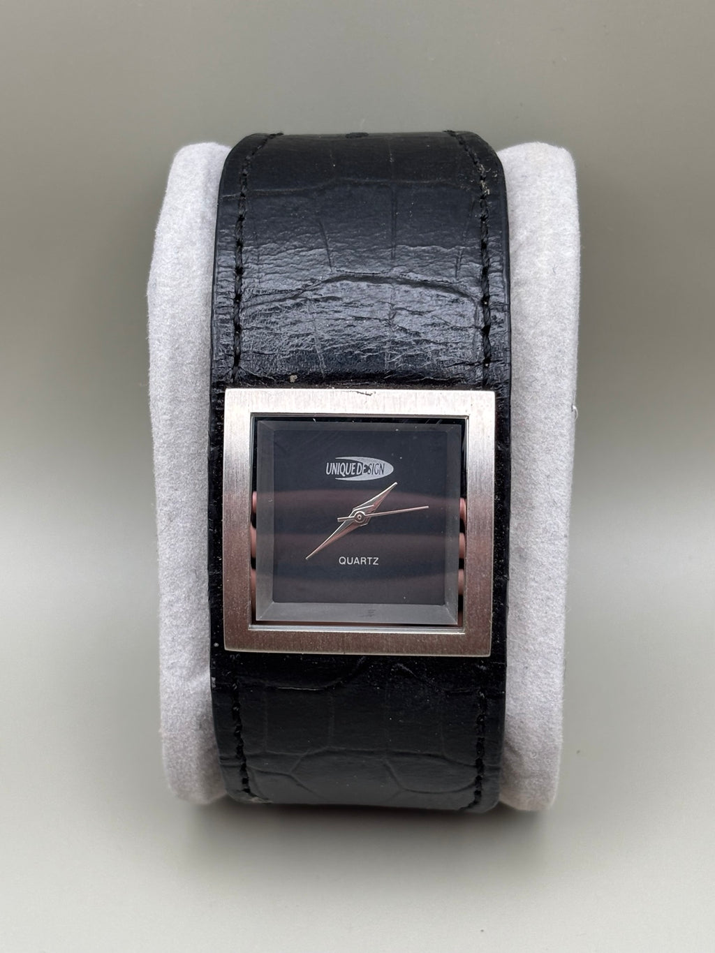 Unique Design square quartz watch front