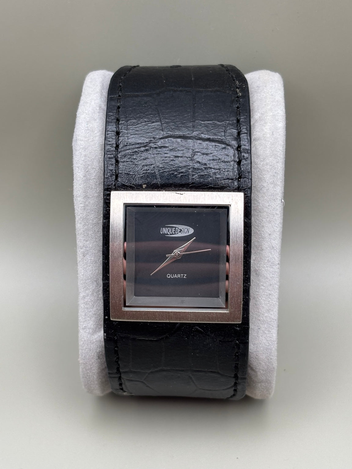 Unique Design square quartz watch front