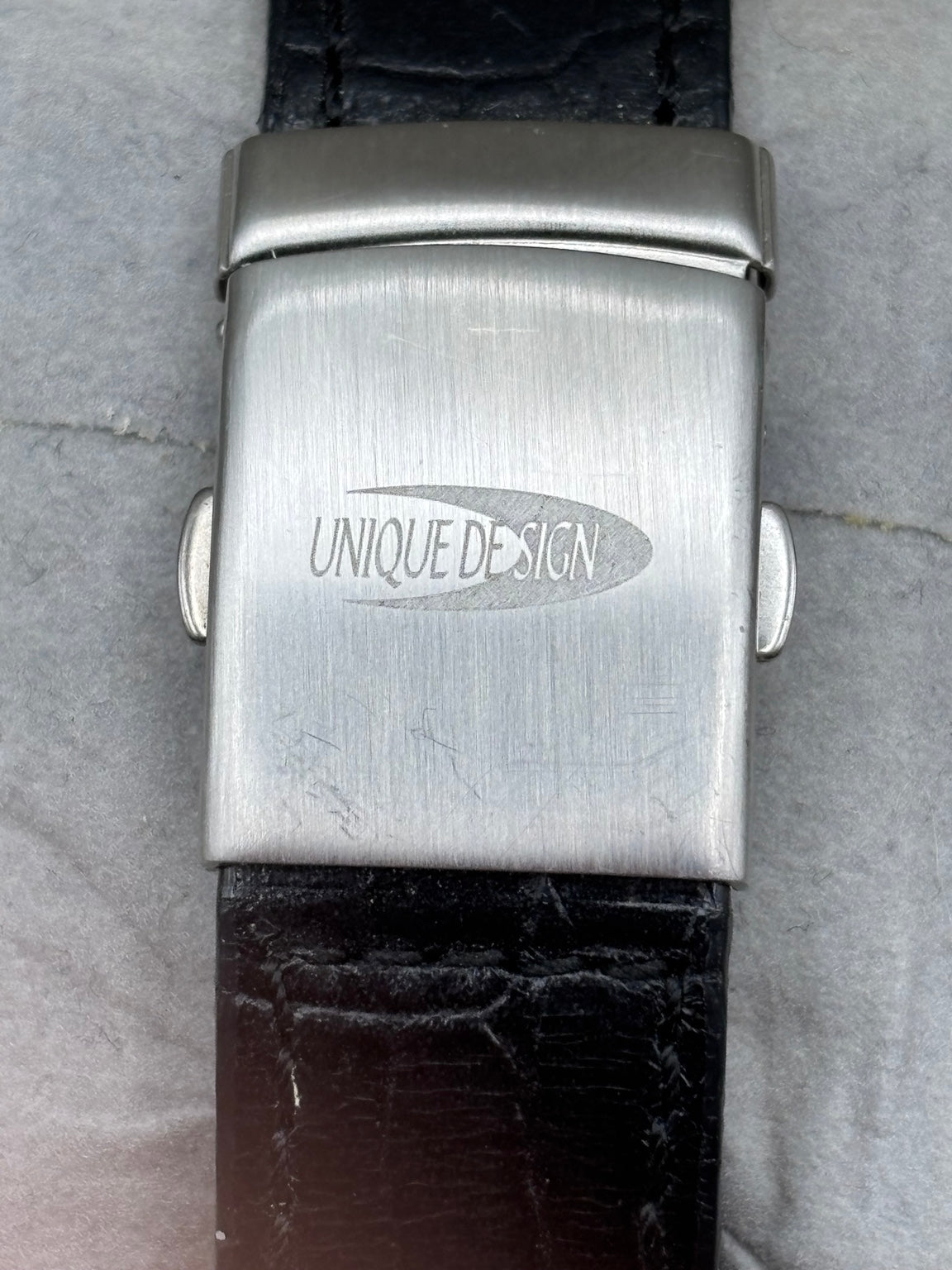 Unique Design branded clasp