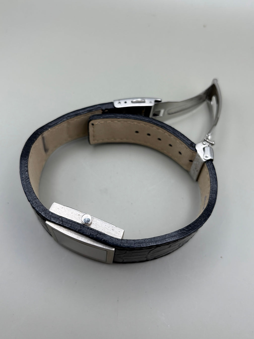 Unique Design cuff strap side view