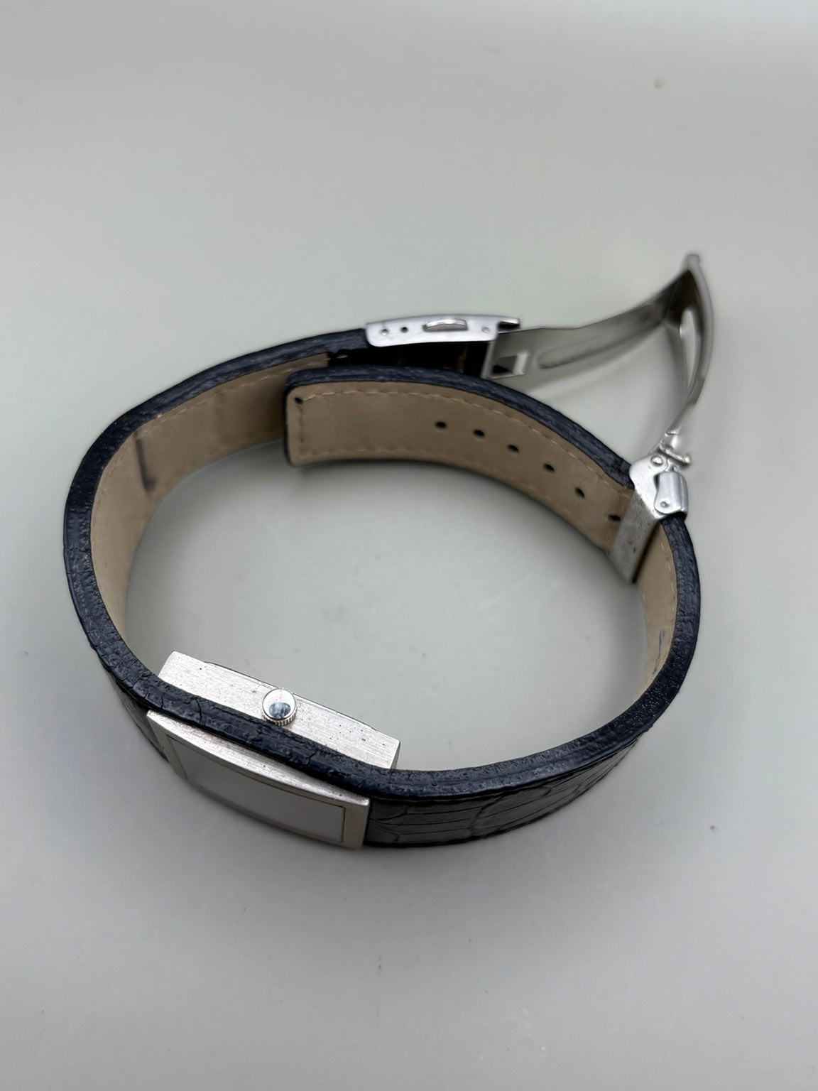 Unique Design cuff strap side view